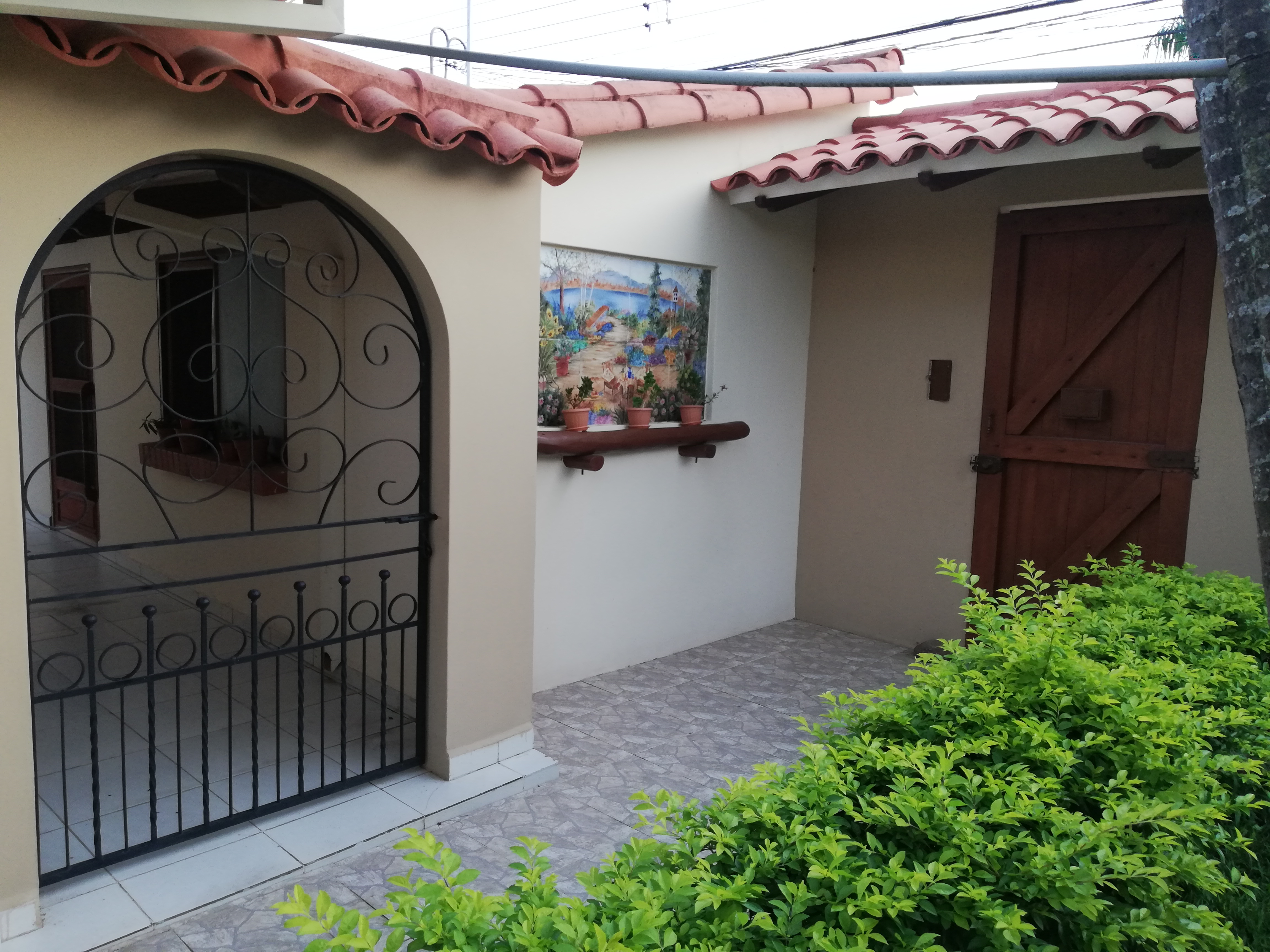CASA CON OFICINA VENTA EN SANTA CRUZ Av Radial 17½ 5° Anillo