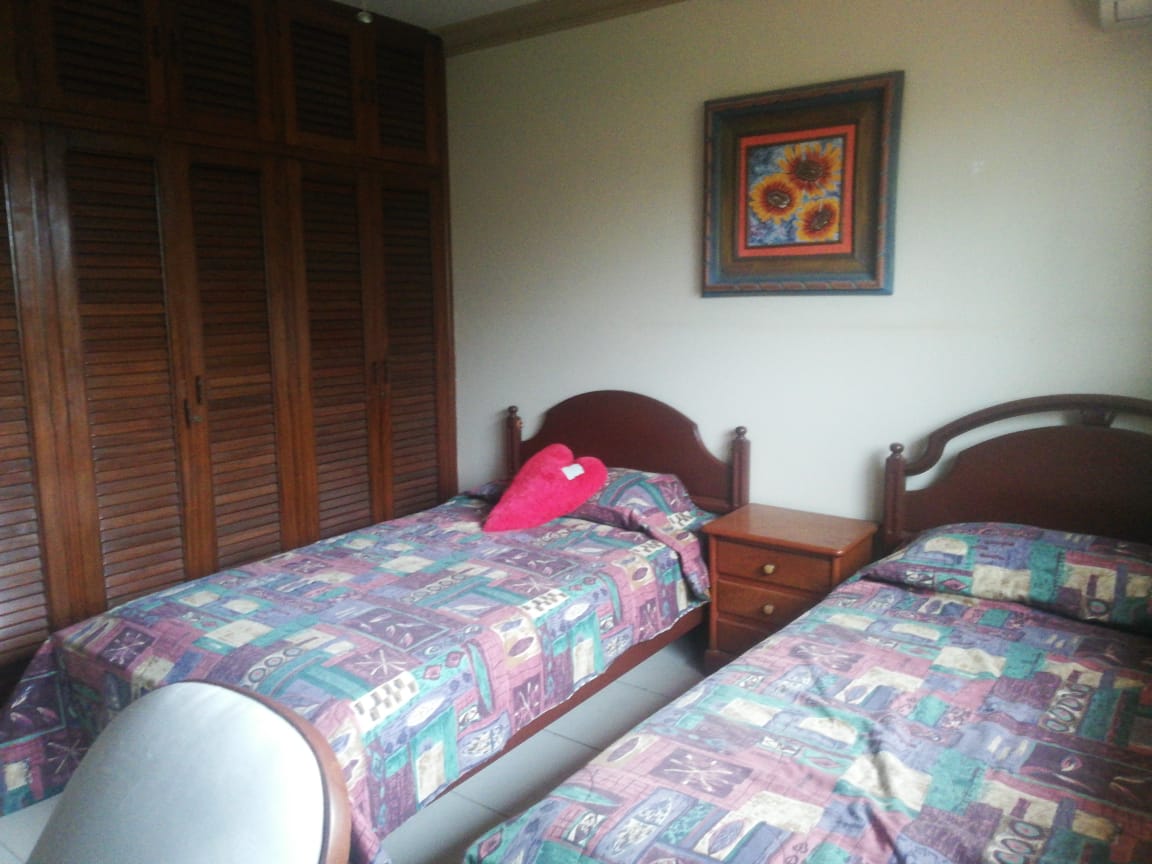 CASA CON OFICINA VENTA EN SANTA CRUZ Av Radial 17½ 5° Anillo