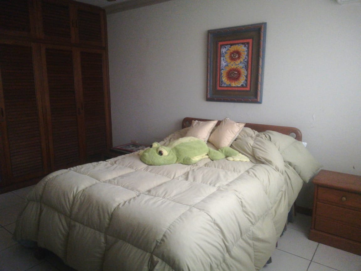 CASA CON OFICINA VENTA EN SANTA CRUZ Av Radial 17½ 5° Anillo