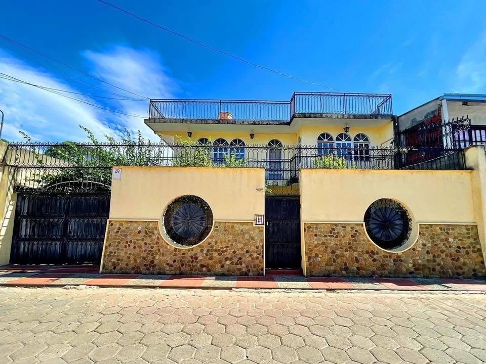 CASA HERMOSA CAMBIO 7BS precio puede ser negociable 