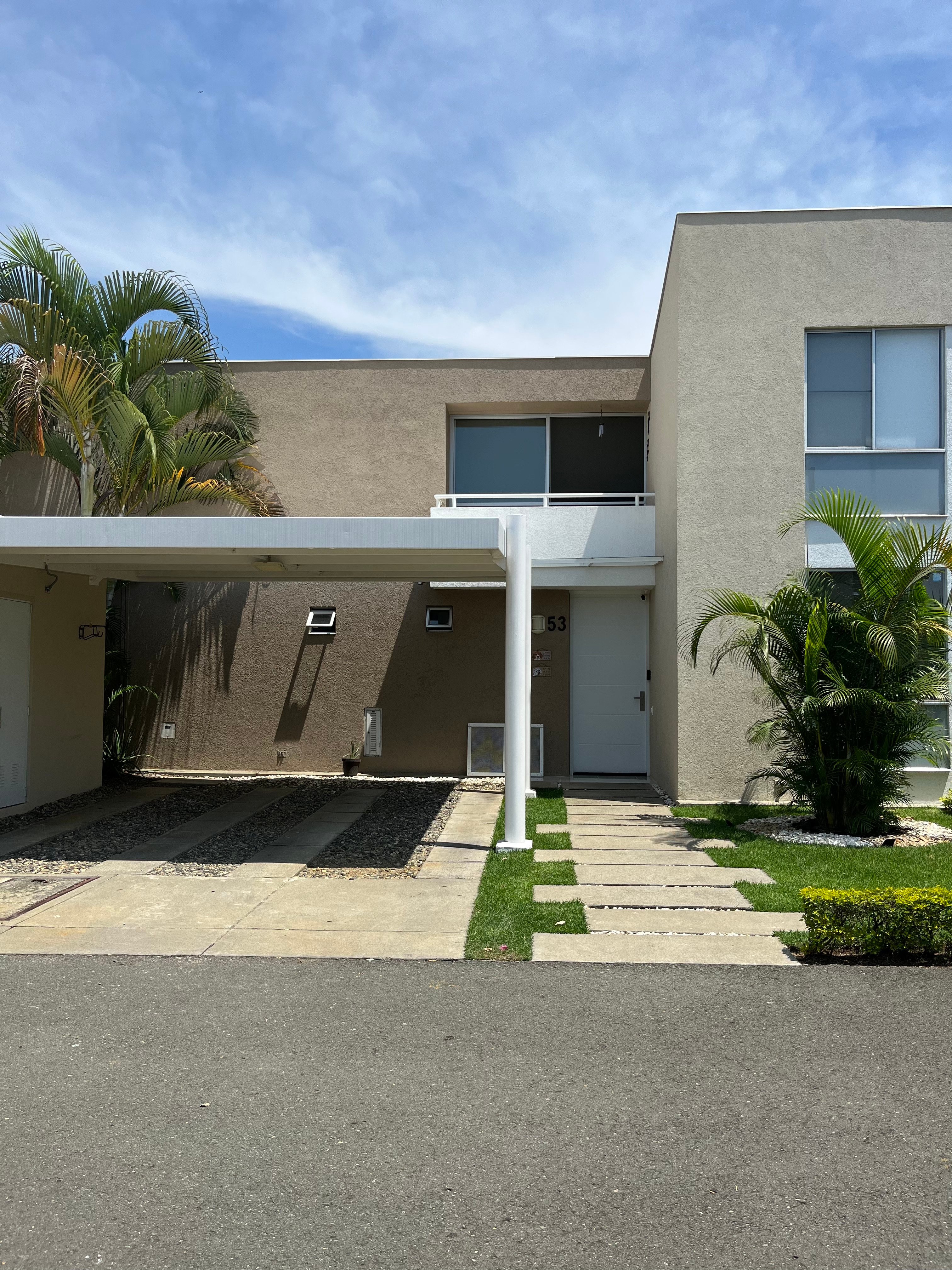 Hermosa casa en condominio 
