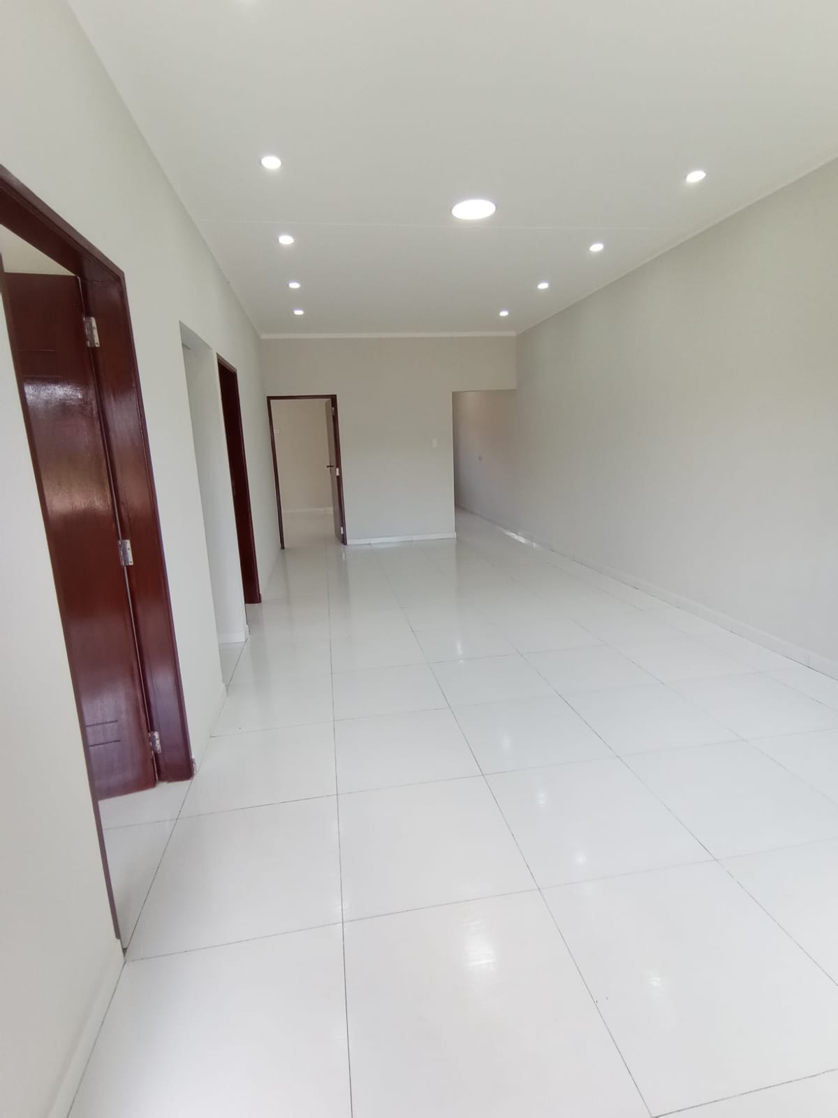 BONITA CASA EN VENTA ZONA ESTE DE SANTA CRUZ - BOLIVIA