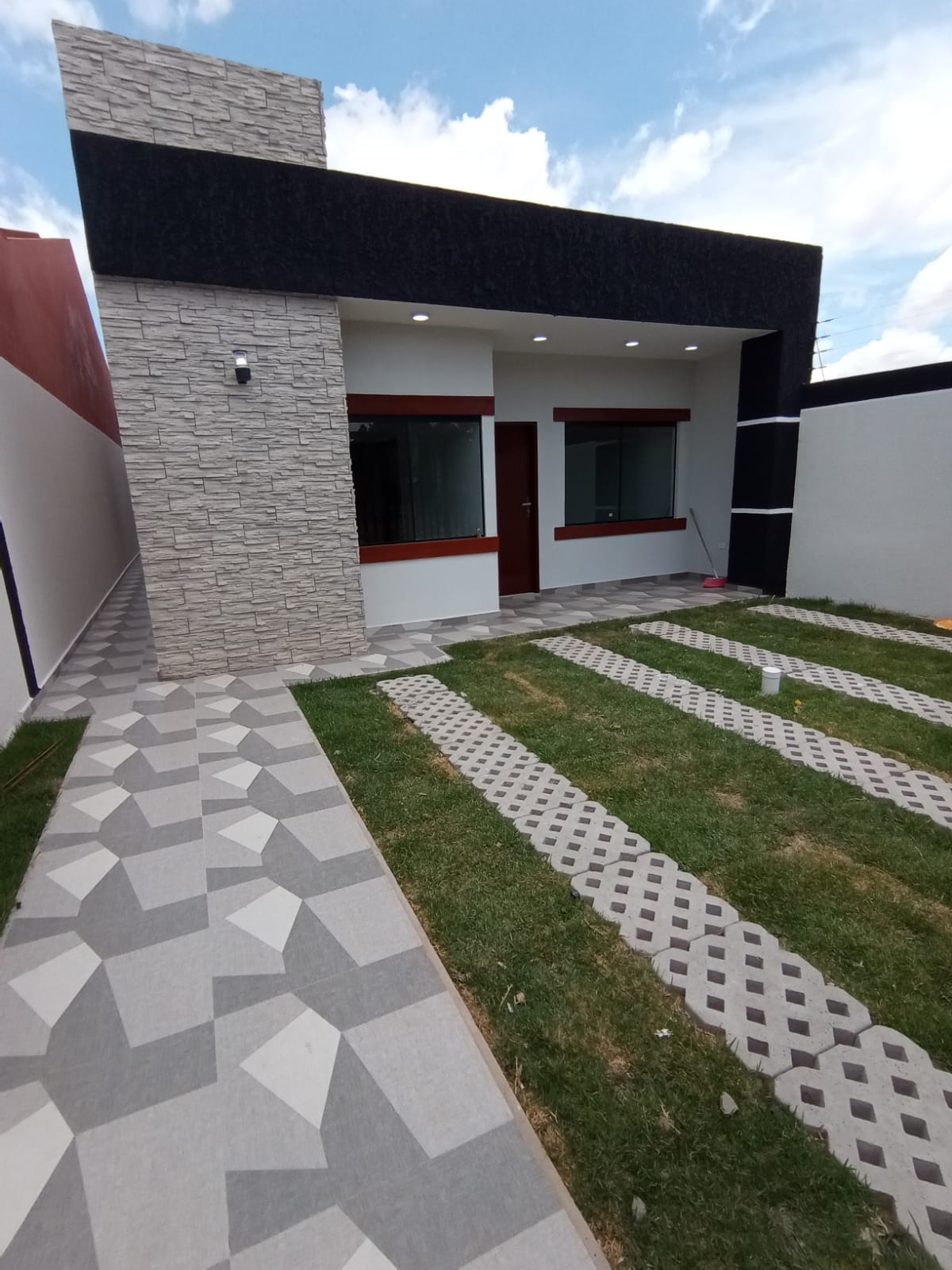 BONITA CASA EN VENTA ZONA ESTE DE SANTA CRUZ - BOLIVIA