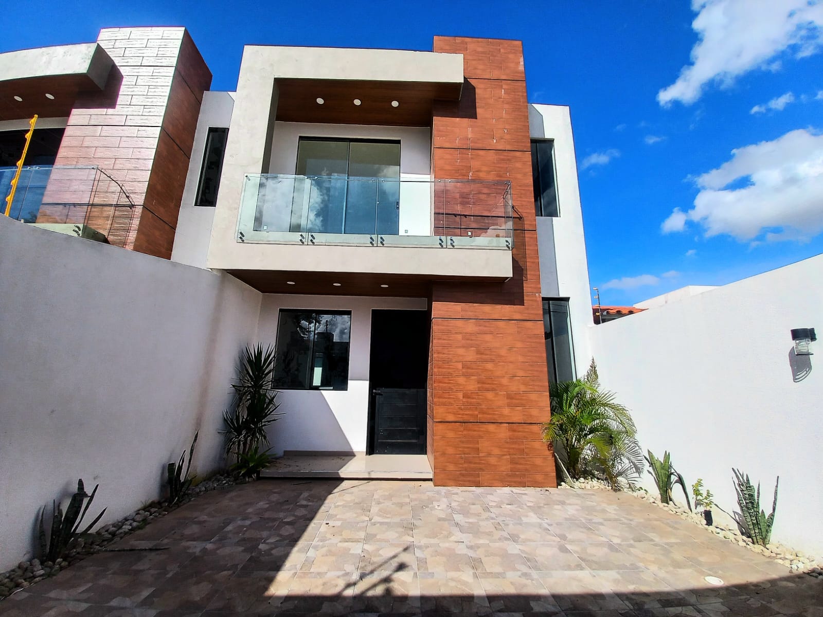 CASA EN ALQUILER DE 4 DORMITORIOS ZONA NORTE