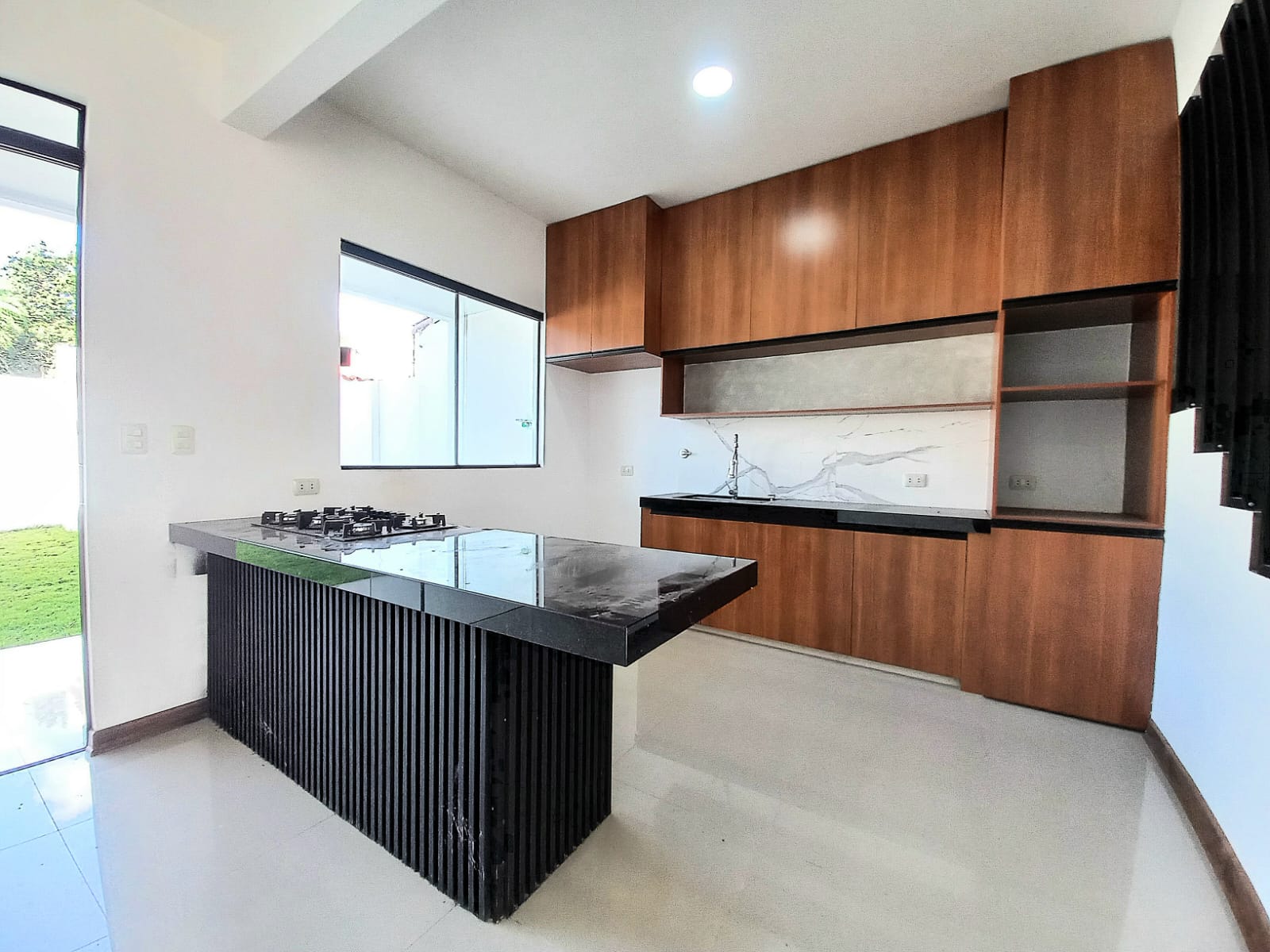 CASA EN ALQUILER DE 4 DORMITORIOS ZONA NORTE