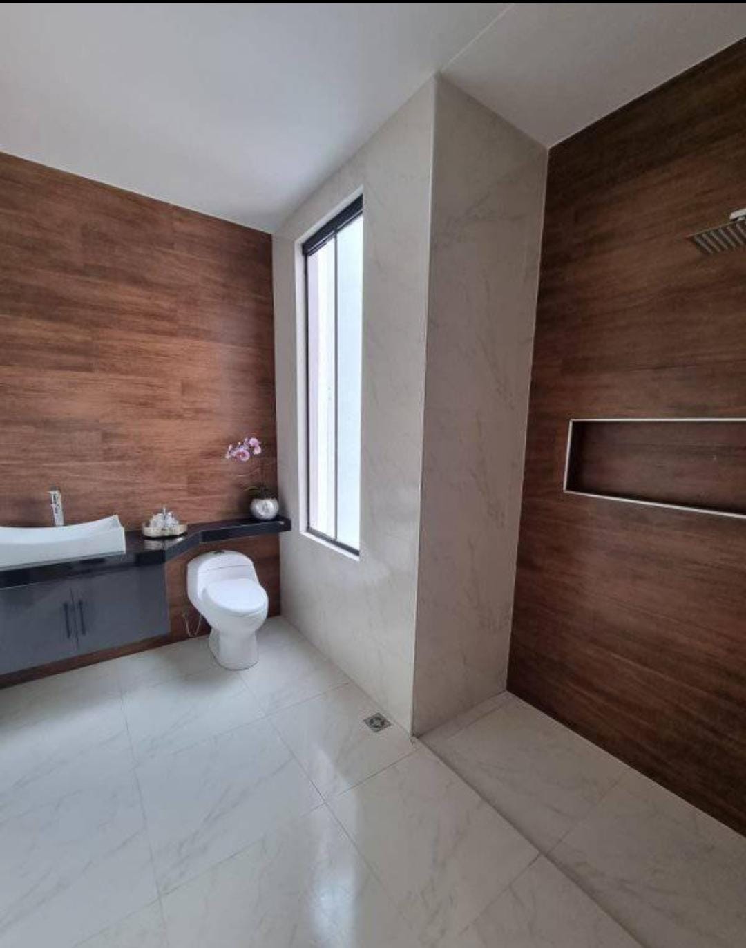 CASA EN ALQUILER DE 4 DORMITORIOS ZONA NORTE