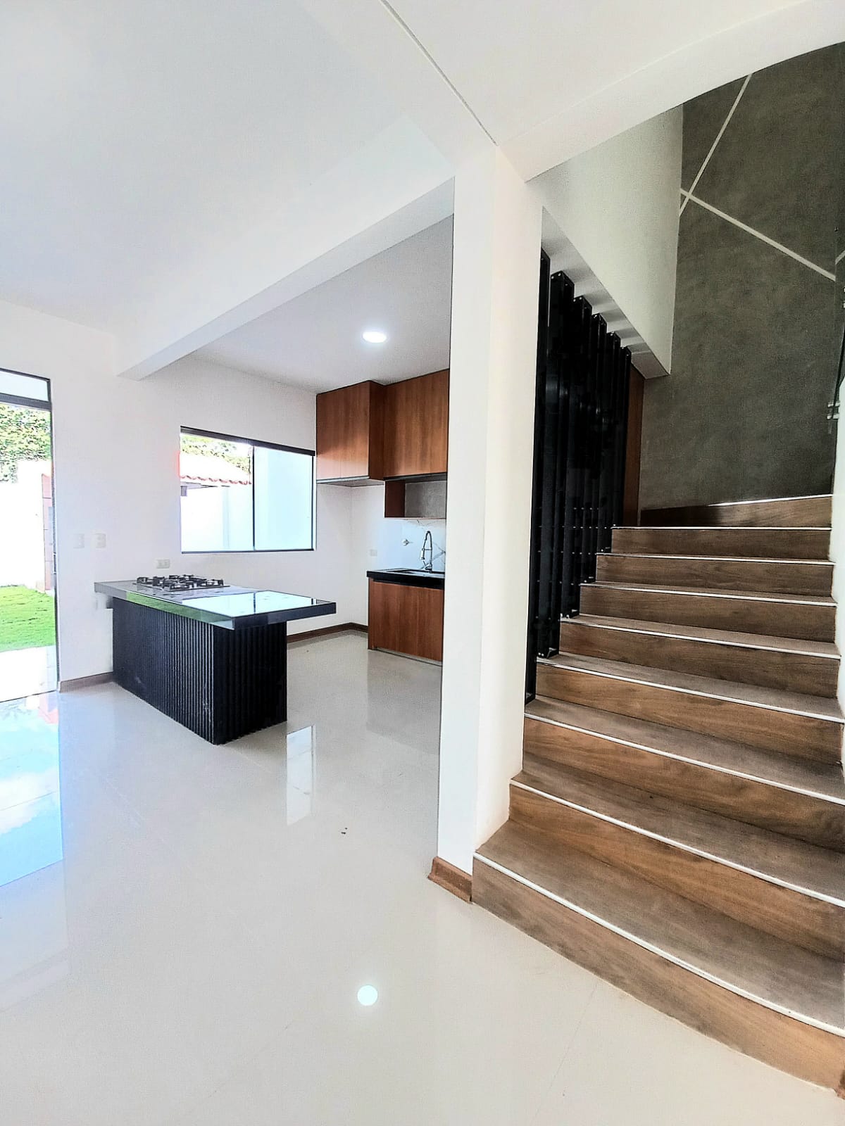 CASA EN ALQUILER DE 4 DORMITORIOS ZONA NORTE