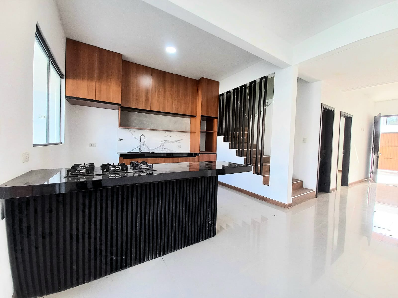 CASA EN ALQUILER DE 4 DORMITORIOS ZONA NORTE