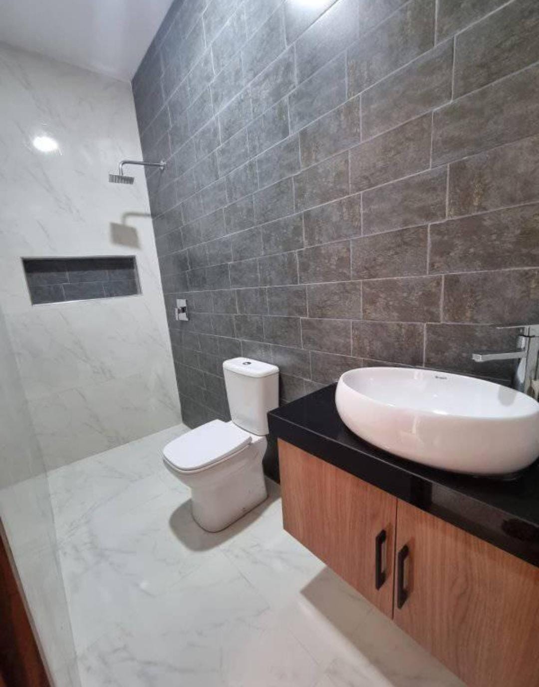 CASA EN ALQUILER DE 4 DORMITORIOS ZONA NORTE