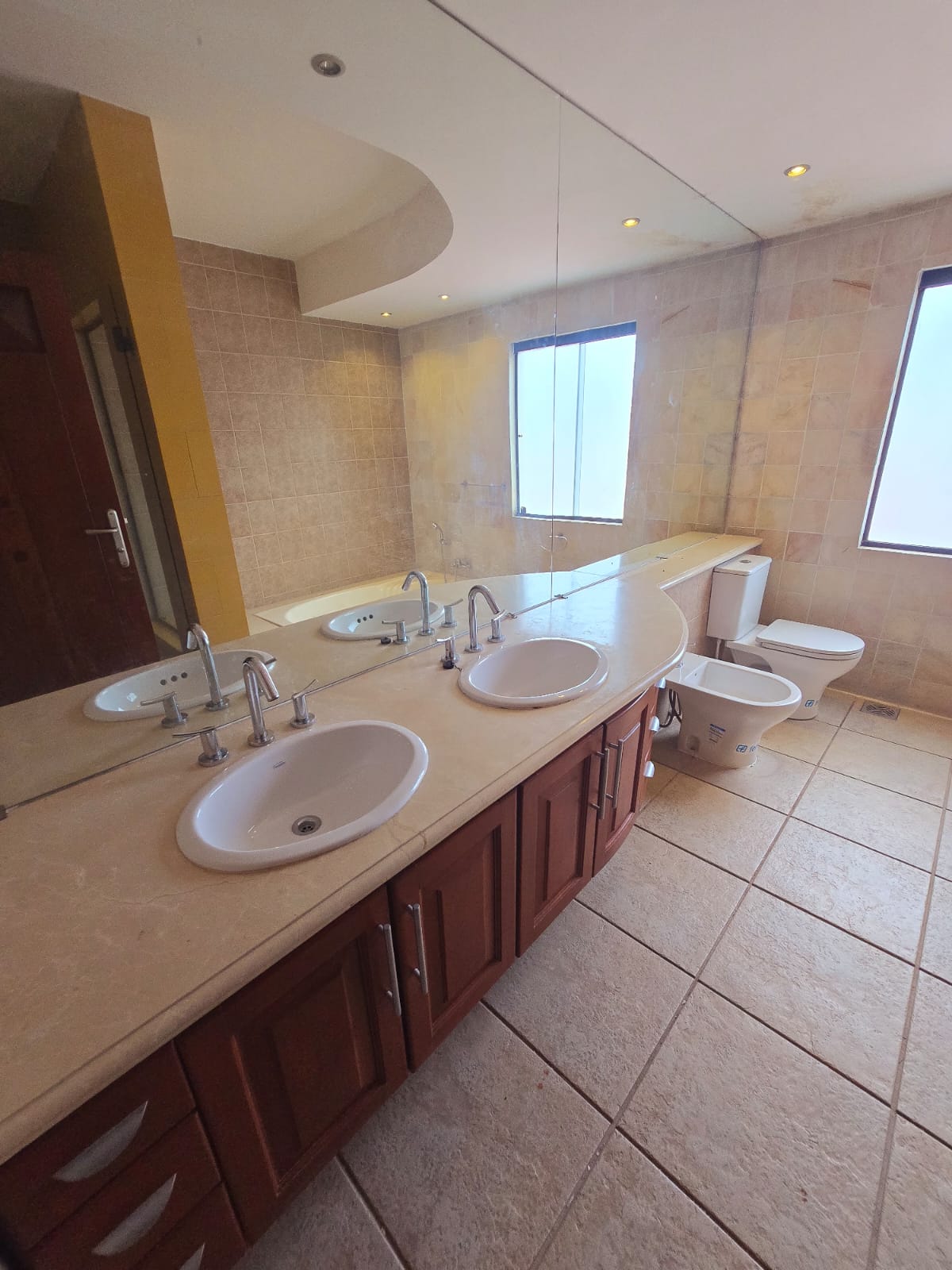 CASA EN ALQUILER BARRIO LAS PALMAS DE 4 HABITACIONES