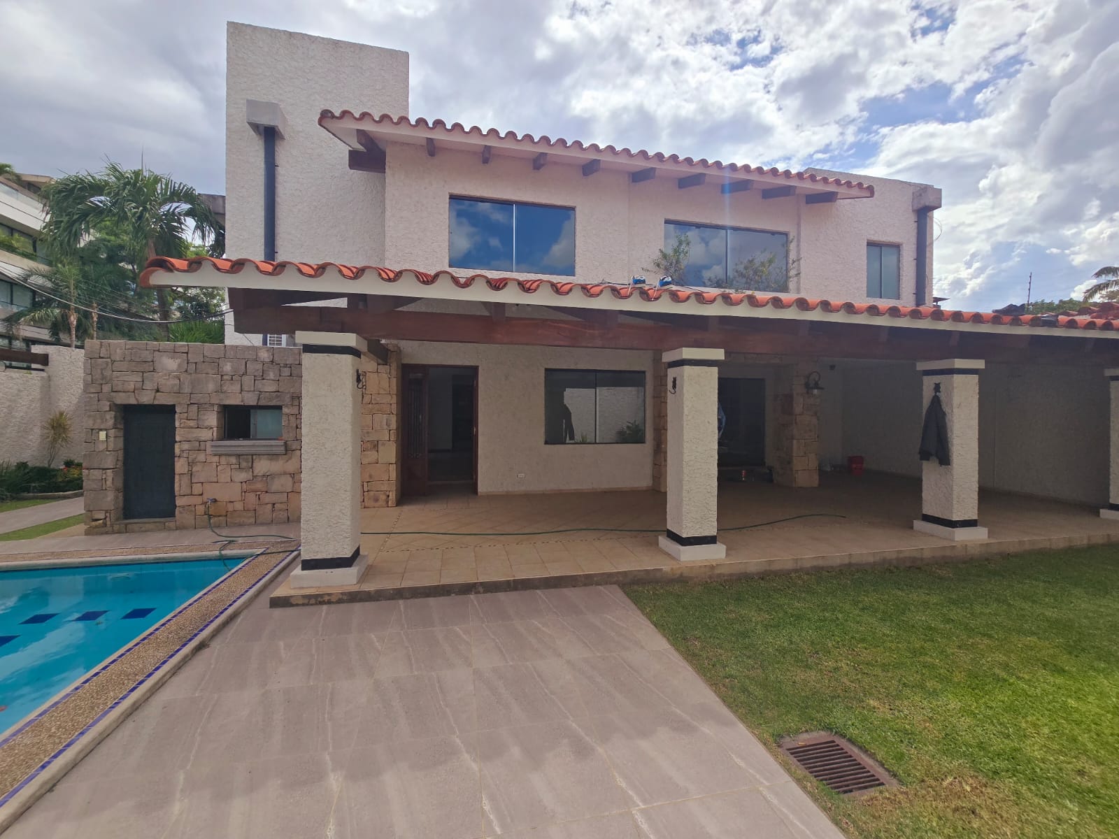 CASA EN ALQUILER BARRIO LAS PALMAS DE 4 HABITACIONES