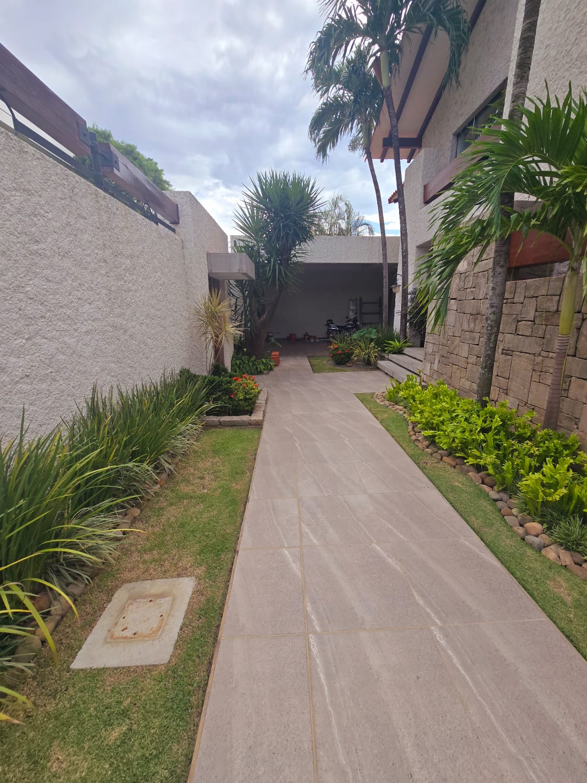CASA EN ALQUILER BARRIO LAS PALMAS DE 4 HABITACIONES