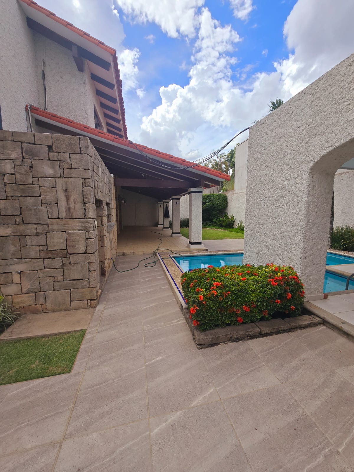 CASA EN ALQUILER BARRIO LAS PALMAS DE 4 HABITACIONES