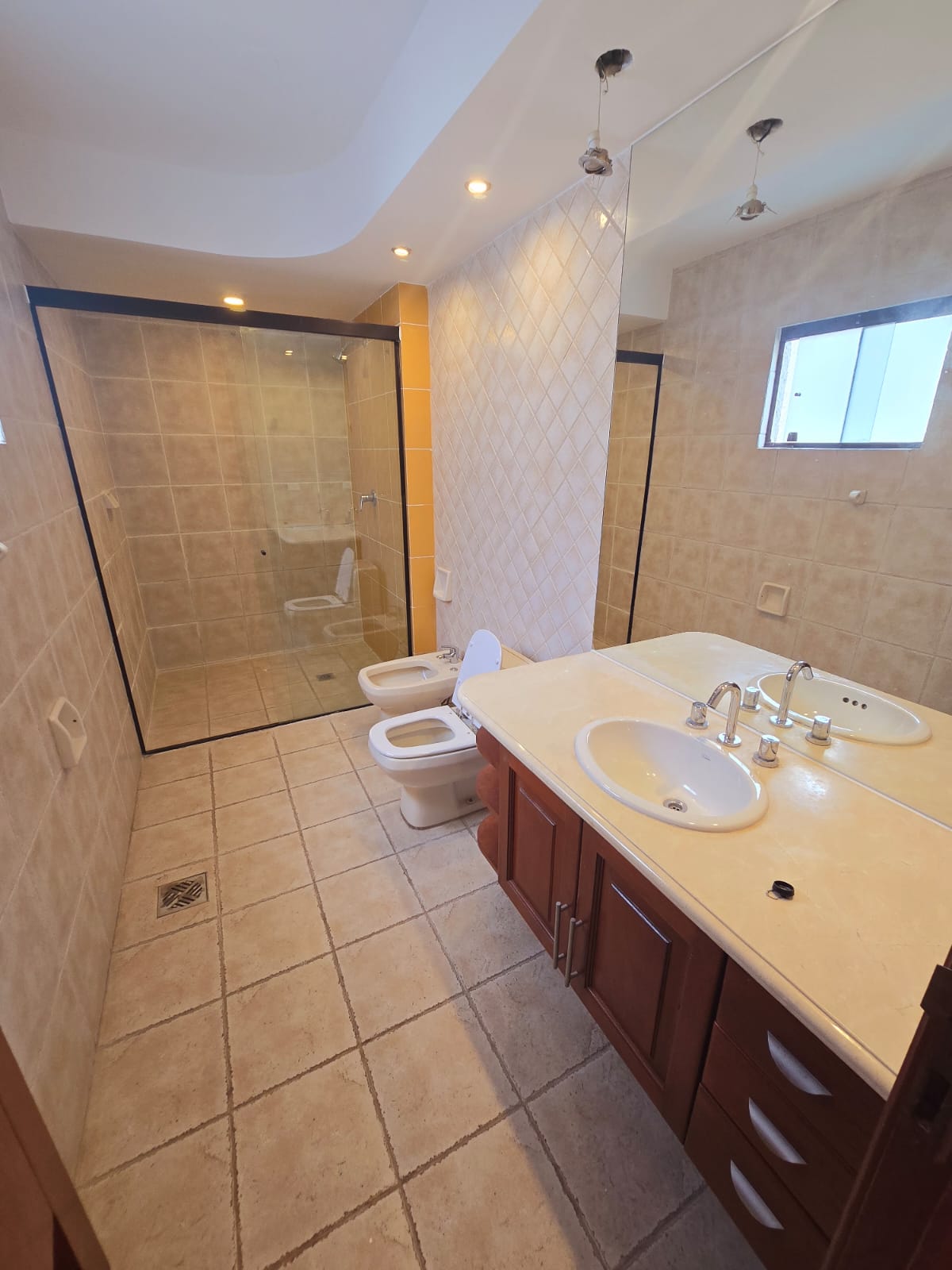 CASA EN ALQUILER BARRIO LAS PALMAS DE 4 HABITACIONES