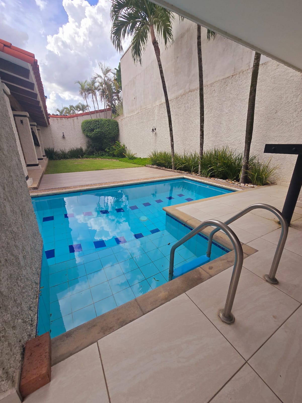 CASA EN ALQUILER BARRIO LAS PALMAS DE 4 HABITACIONES