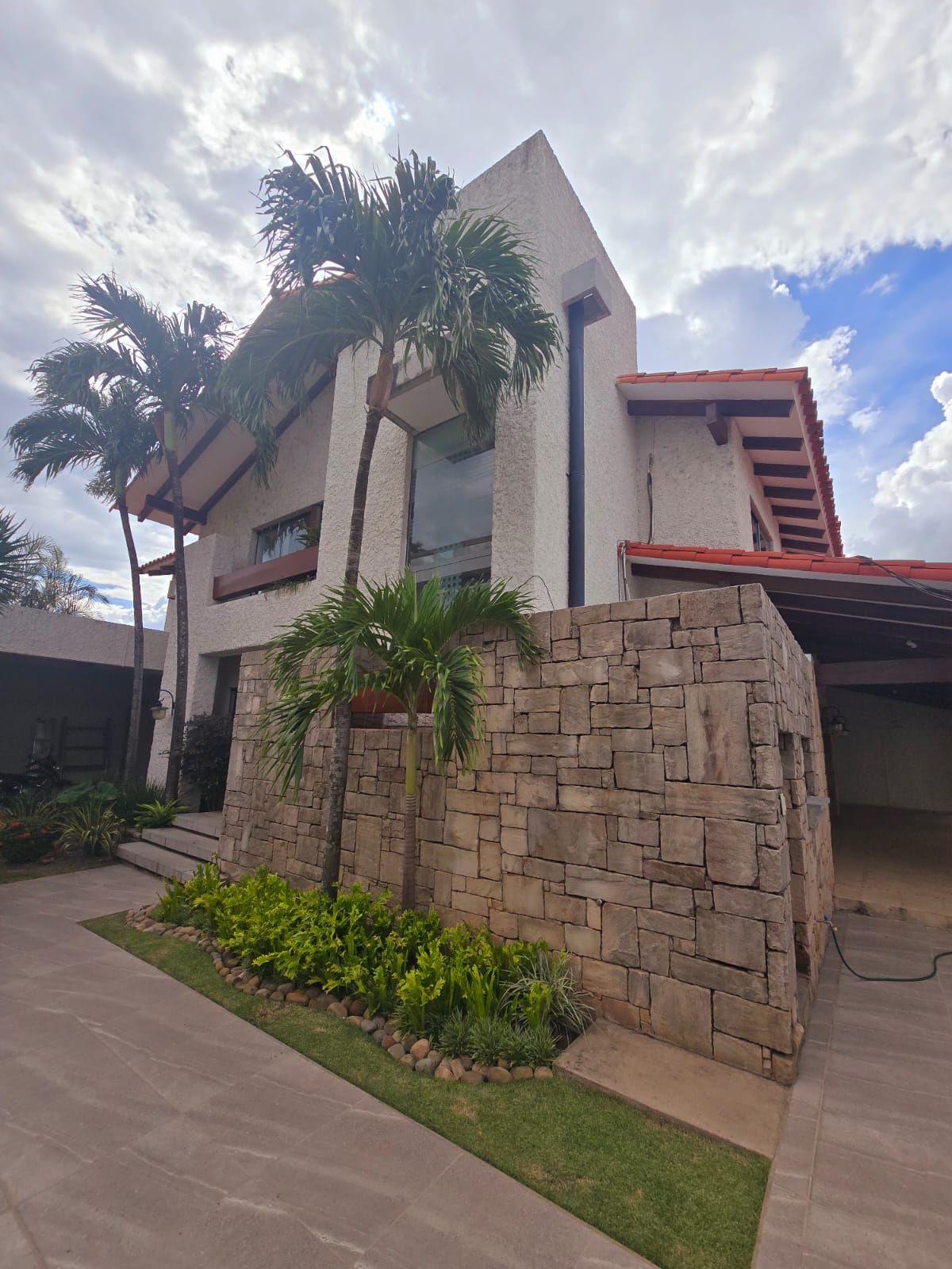 CASA EN ALQUILER BARRIO LAS PALMAS DE 4 HABITACIONES