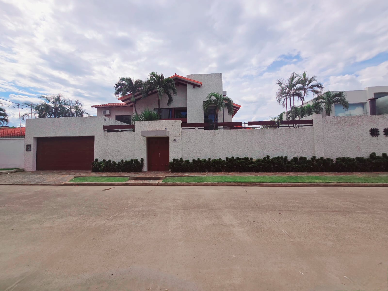 CASA EN ALQUILER BARRIO LAS PALMAS DE 4 HABITACIONES