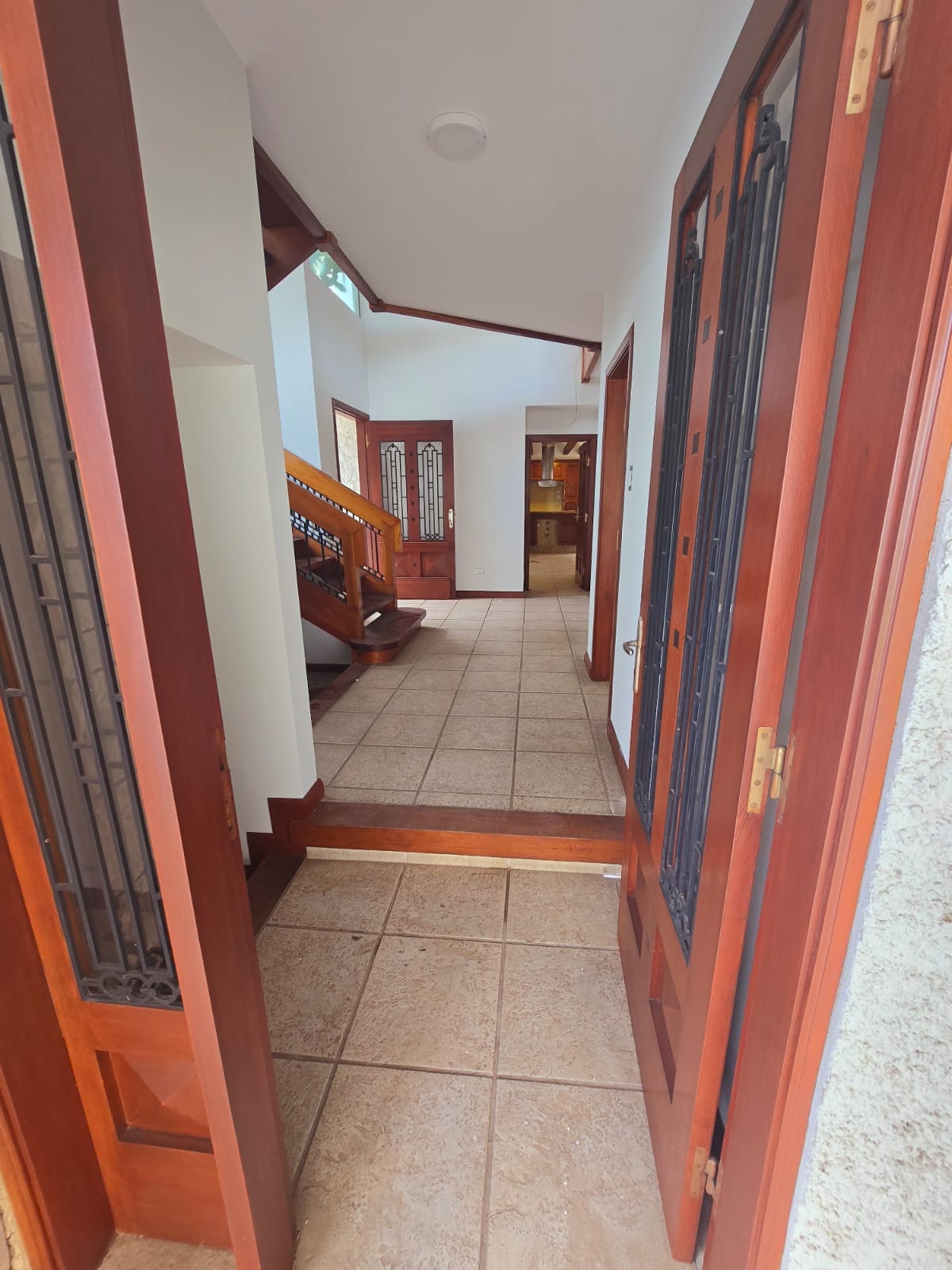 CASA EN ALQUILER BARRIO LAS PALMAS DE 4 HABITACIONES