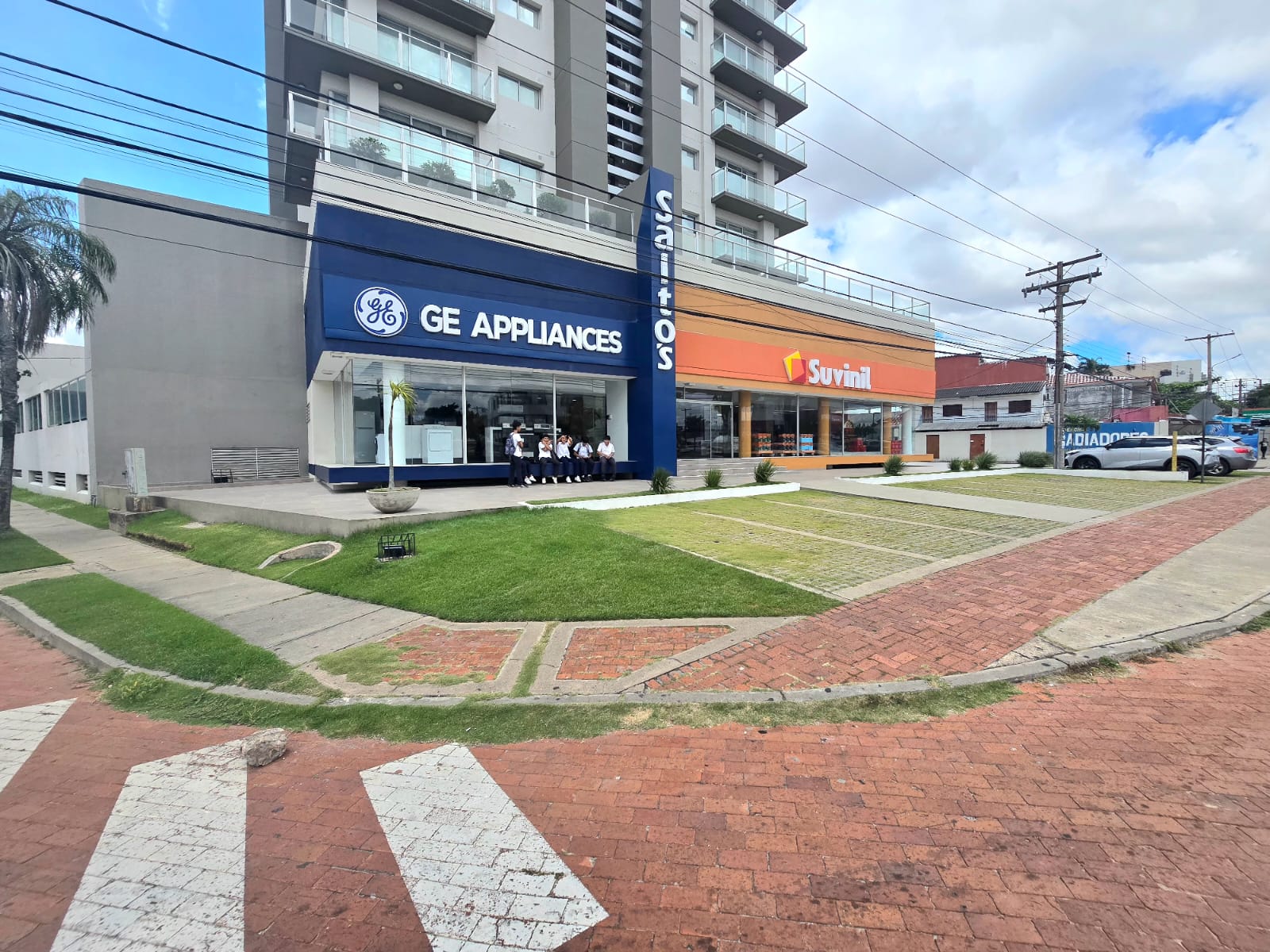 LOCAL COMERCIAL EN ALQUILER EN EQUIPETROL