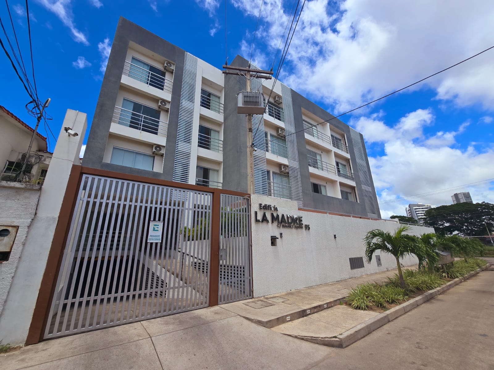 DPTO EN ALQUILER DE 2 DORMITORIOS SIN MUEBLES. ZONA NORTE EN CONDOMINIO - INMUEBLE NUMERO 557