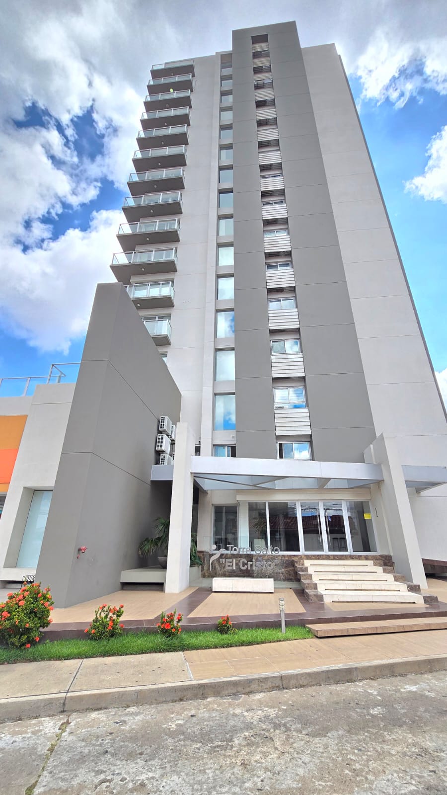 AMPLIO DEPARTAMENTO EN ALQUILER DE 3 DORMITORIOS EN SUITE CON AMPLIA TERRAZA PRIVADA DE 110 M2 - INMUEBLE NUMERO 563