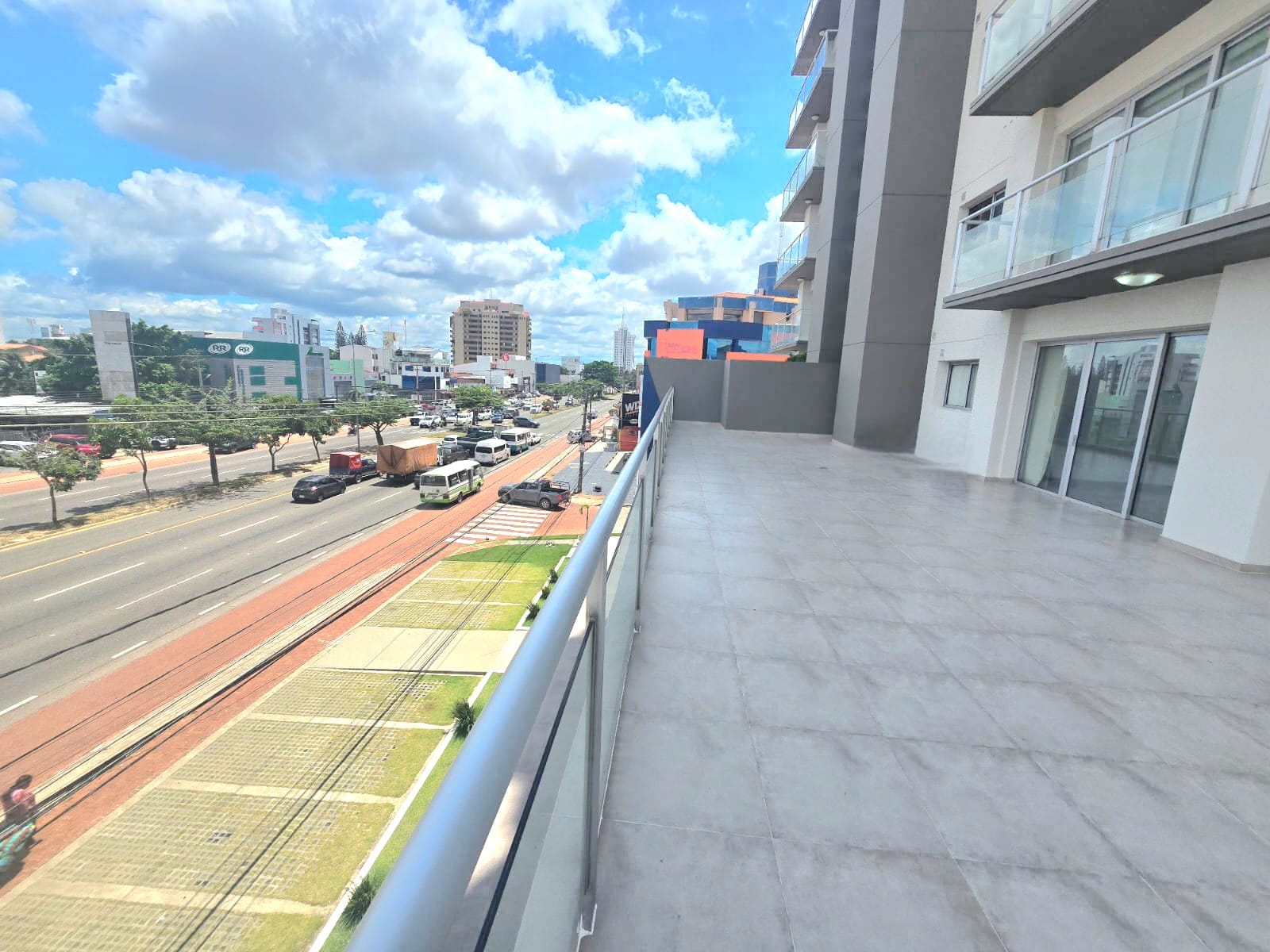 AMPLIO DEPARTAMENTO EN ALQUILER DE 3 DORMITORIOS EN SUITE CON AMPLIA TERRAZA PRIVADA DE 110 M2 - INMUEBLE NUMERO 563