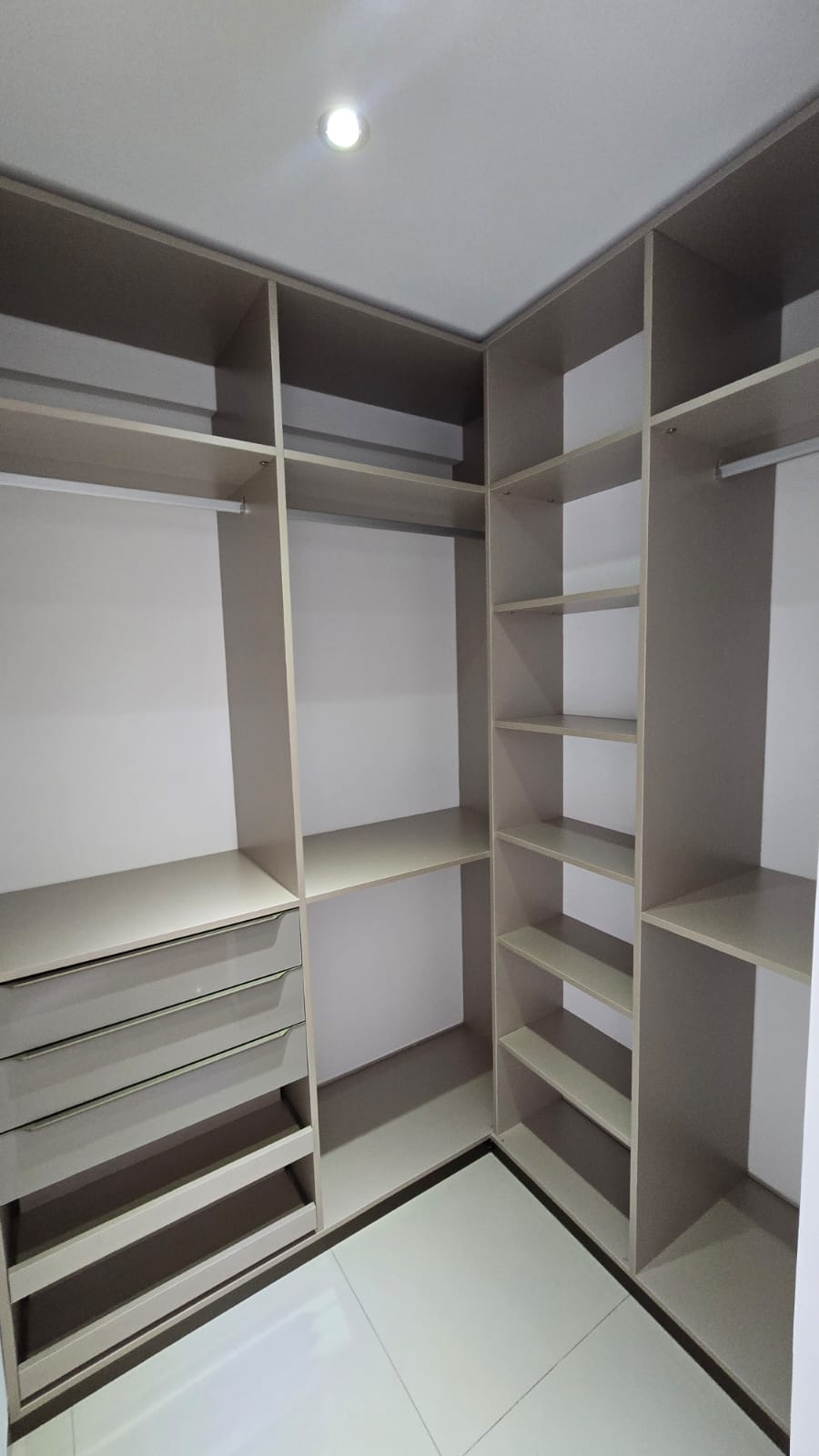 AMPLIO DEPARTAMENTO EN ALQUILER DE 3 DORMITORIOS EN SUITE CON AMPLIA TERRAZA PRIVADA DE 110 M2 - INMUEBLE NUMERO 563