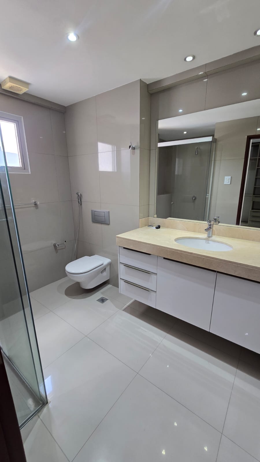 AMPLIO DEPARTAMENTO EN ALQUILER DE 3 DORMITORIOS EN SUITE CON AMPLIA TERRAZA PRIVADA DE 110 M2 - INMUEBLE NUMERO 563