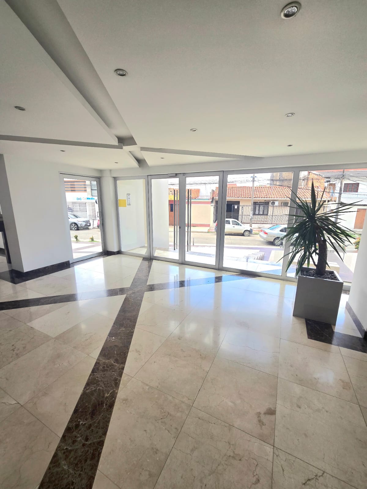 AMPLIO DEPARTAMENTO EN ALQUILER DE 3 DORMITORIOS EN SUITE - INMUEBLE NUMERO 566