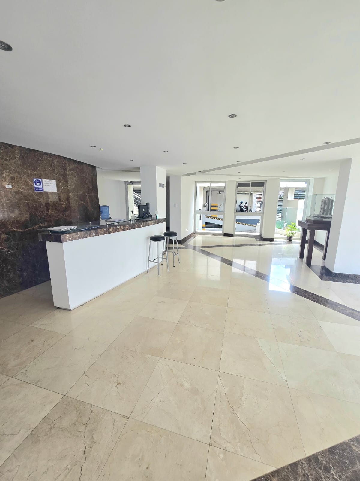 AMPLIO DEPARTAMENTO EN ALQUILER DE 3 DORMITORIOS EN SUITE - INMUEBLE NUMERO 566