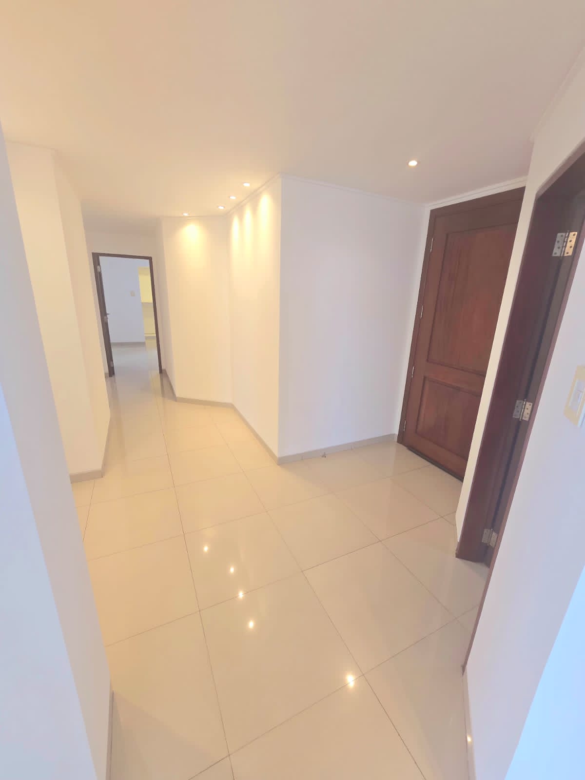 AMPLIO DEPARTAMENTO EN ALQUILER DE 3 DORMITORIOS EN SUITE - INMUEBLE NUMERO 566