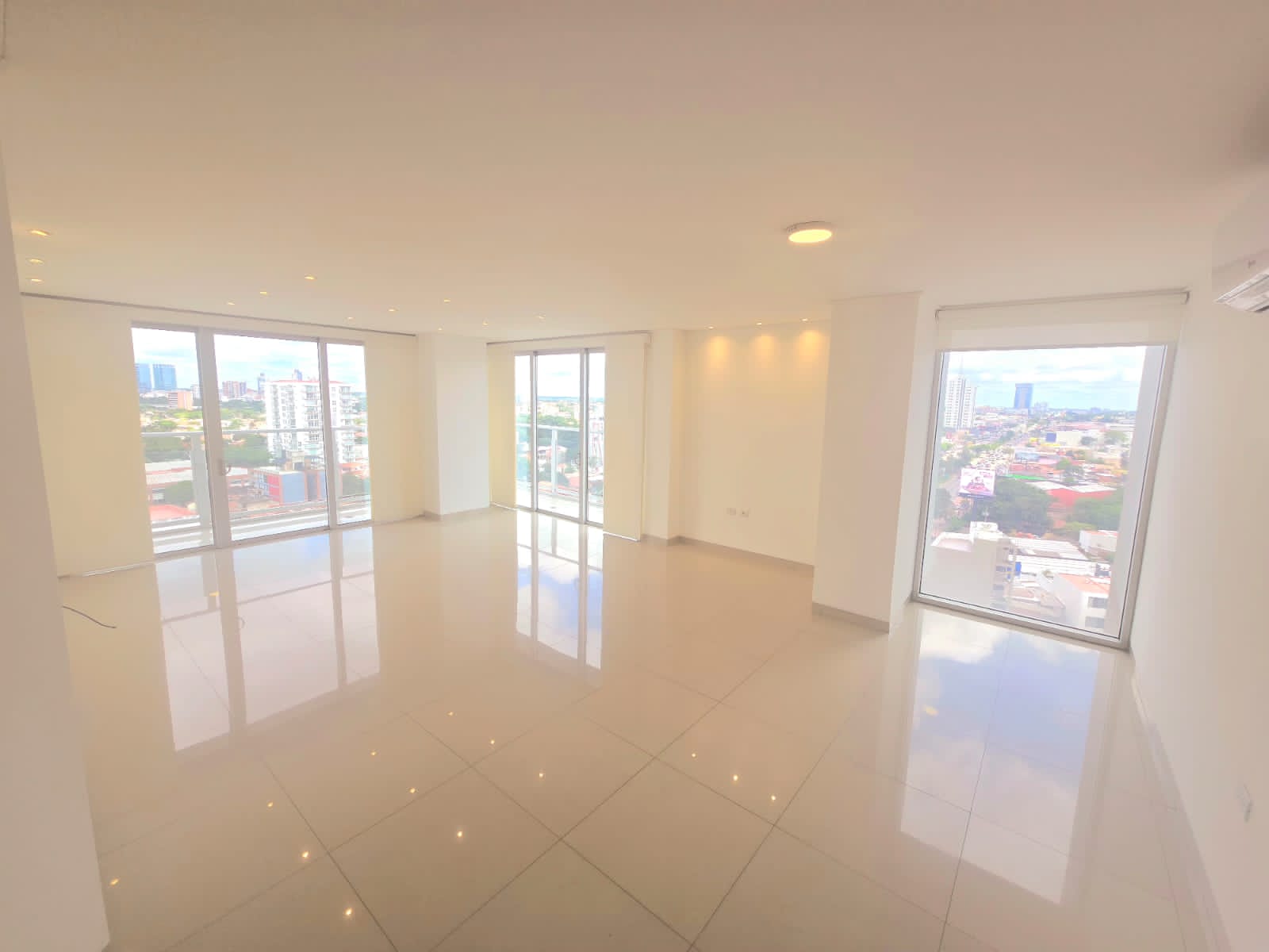 AMPLIO DEPARTAMENTO EN ALQUILER DE 3 DORMITORIOS EN SUITE - INMUEBLE NUMERO 566