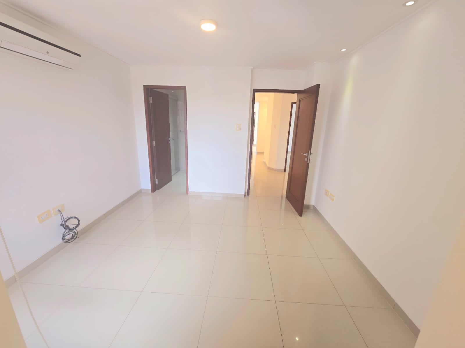 AMPLIO DEPARTAMENTO EN ALQUILER DE 3 DORMITORIOS EN SUITE - INMUEBLE NUMERO 566