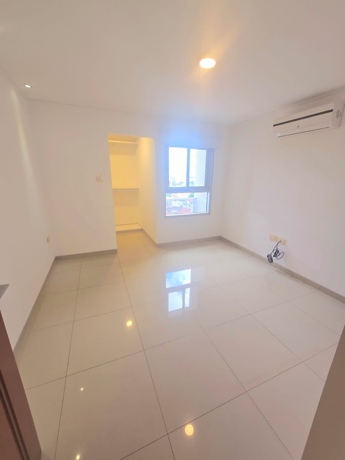 AMPLIO DEPARTAMENTO EN ALQUILER DE 3 DORMITORIOS EN SUITE - INMUEBLE NUMERO 566