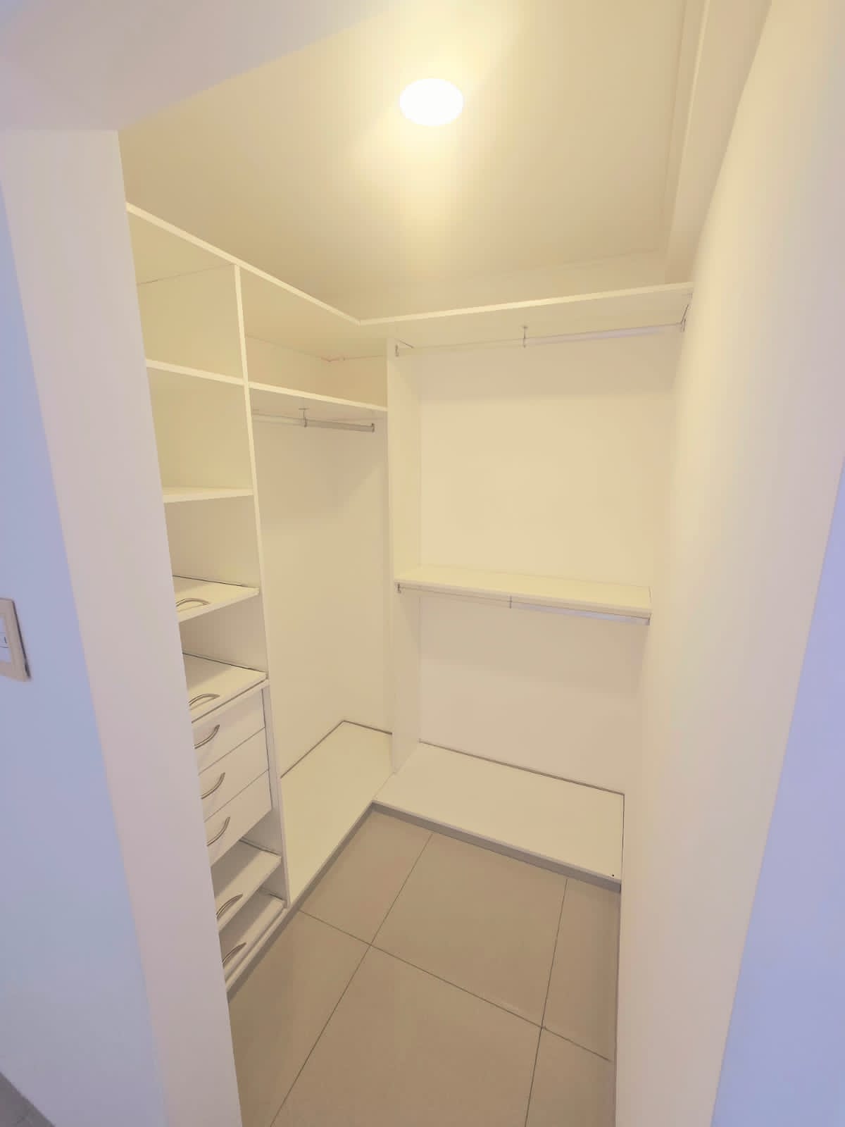 AMPLIO DEPARTAMENTO EN ALQUILER DE 3 DORMITORIOS EN SUITE - INMUEBLE NUMERO 566