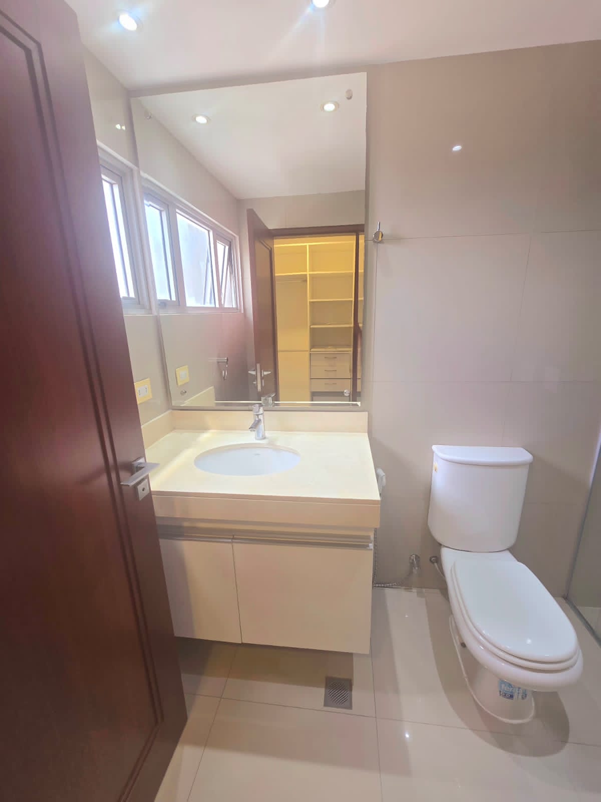 AMPLIO DEPARTAMENTO EN ALQUILER DE 3 DORMITORIOS EN SUITE - INMUEBLE NUMERO 566