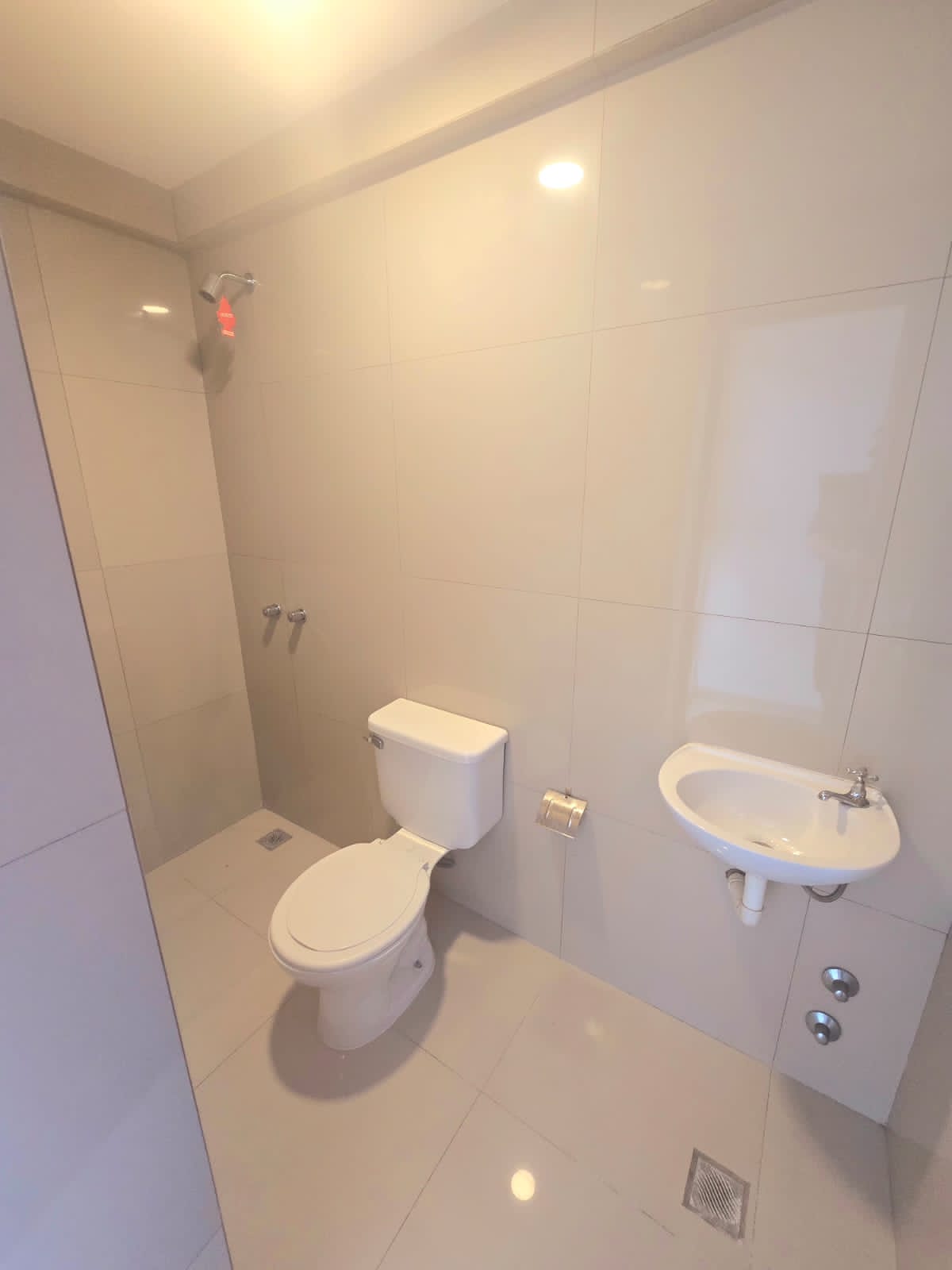 AMPLIO DEPARTAMENTO EN ALQUILER DE 3 DORMITORIOS EN SUITE - INMUEBLE NUMERO 566