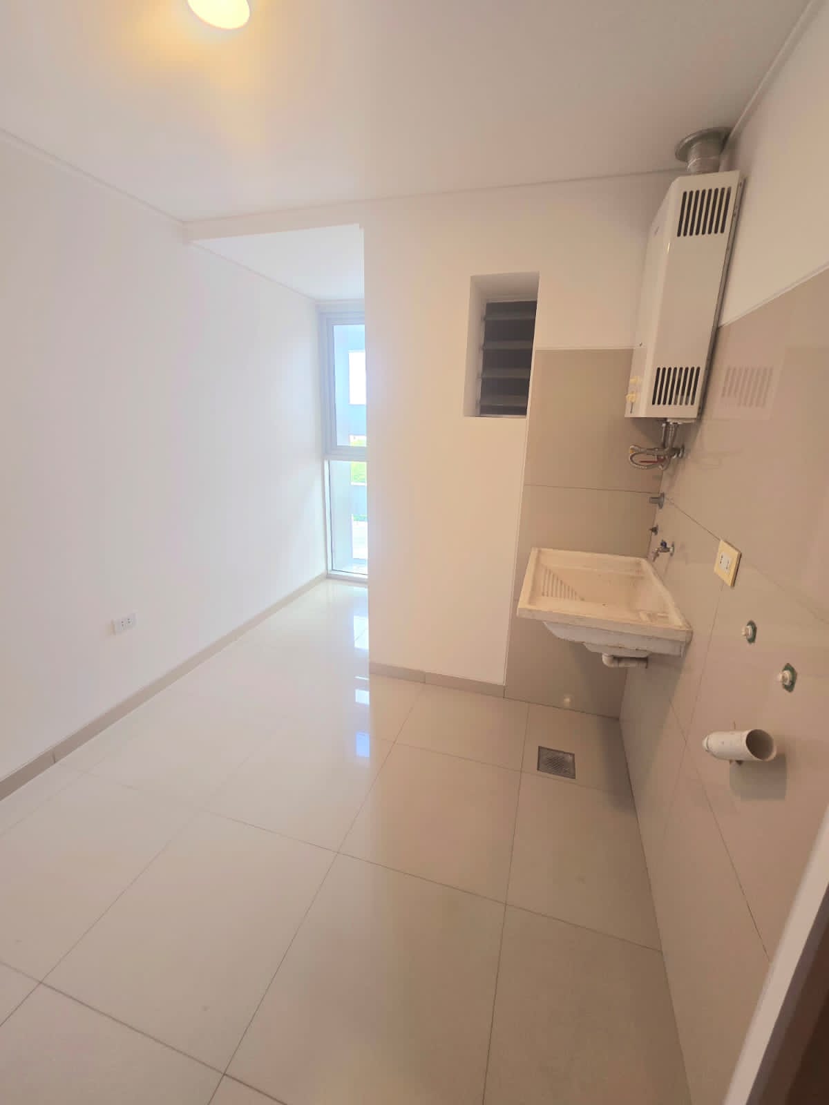 AMPLIO DEPARTAMENTO EN ALQUILER DE 3 DORMITORIOS EN SUITE - INMUEBLE NUMERO 566