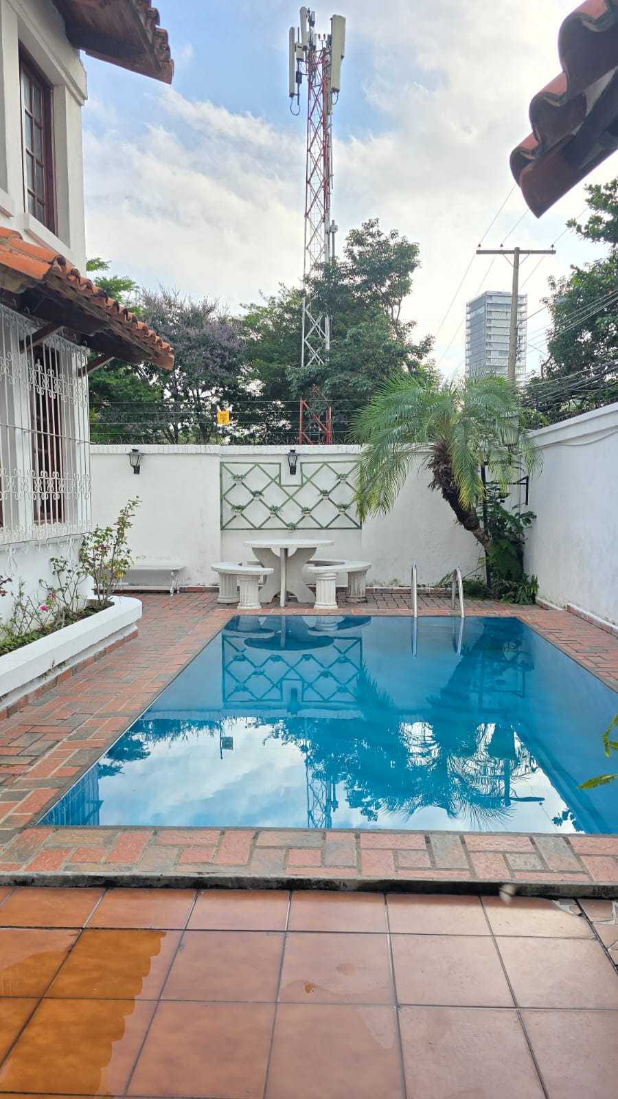 CASA ESTILO COLONIAL EN VENTA DE 4 DORMITORIOS EN ZONA OESTE A METROS DE LA AVENIDA CANAL ISUTO - INMUEBLE NUMERO 631