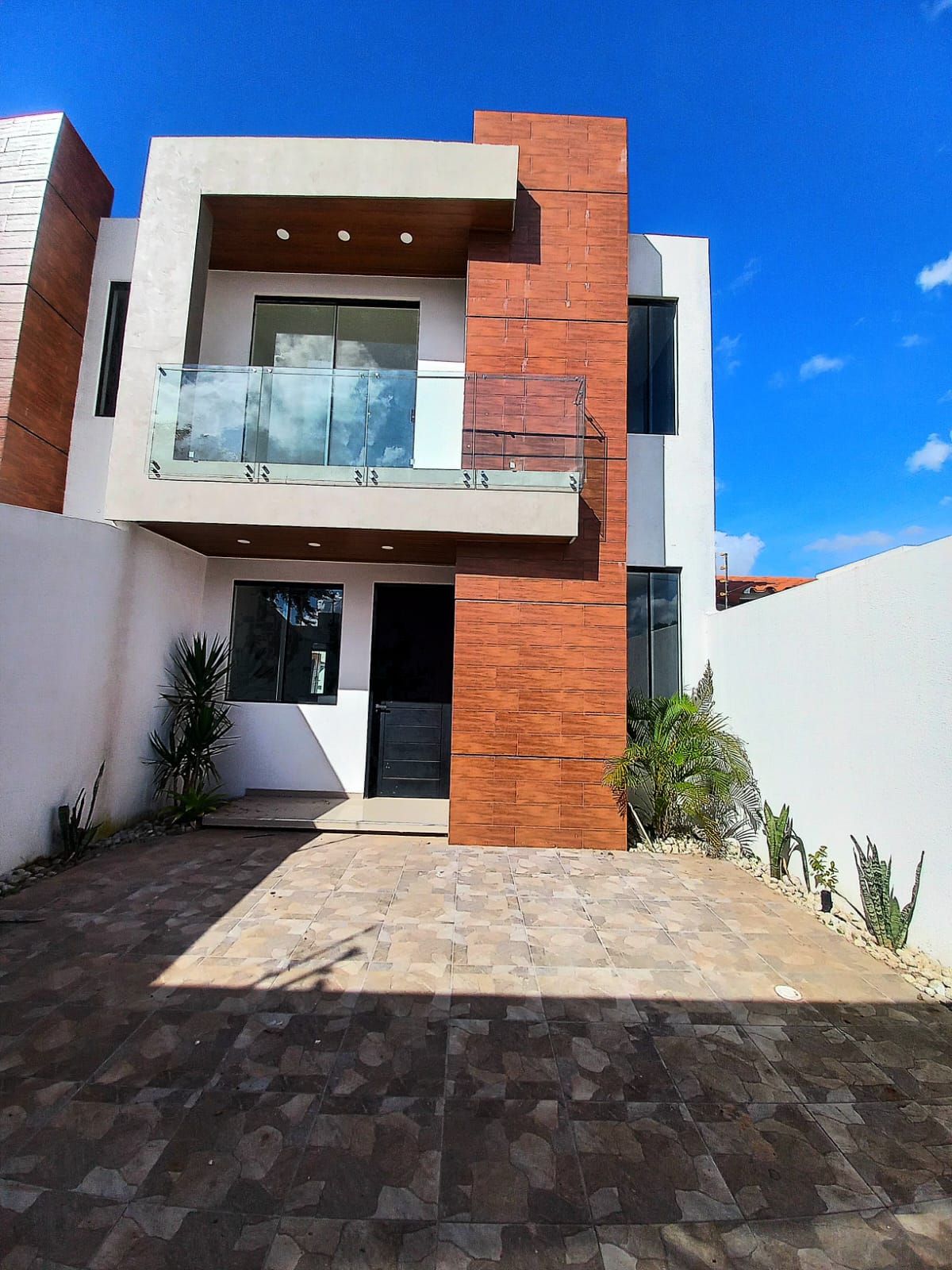 CASA EN ALQUILER DE 4 DORMITORIOS ZONA NORTE FUERA DE CONDOMINIO SIN MUEBLES - INMUEBLE NUMERO 637