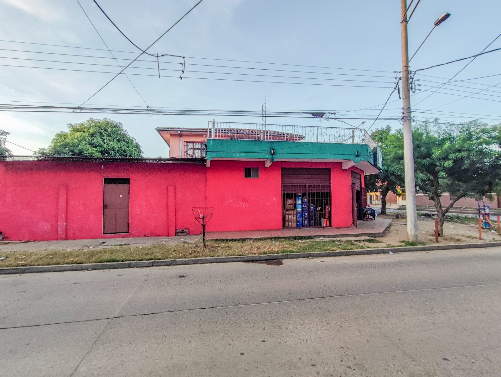 CASA EN ESQUINA EN VENTA - INMUEBLE NUMERO 117