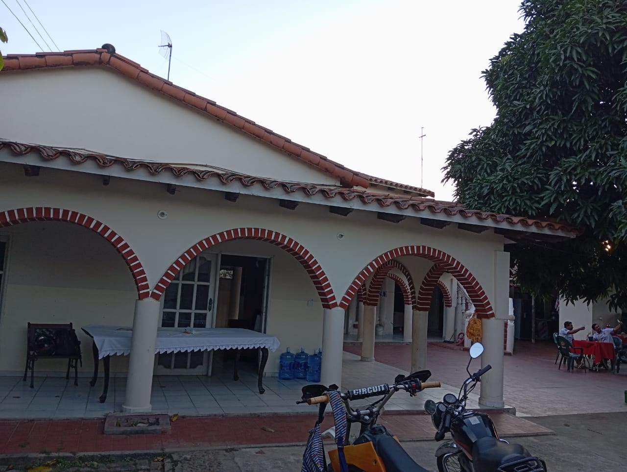 CASA EN VENTA EN EL CENTRO DE WARNES - INMUEBLE NUMERO 132