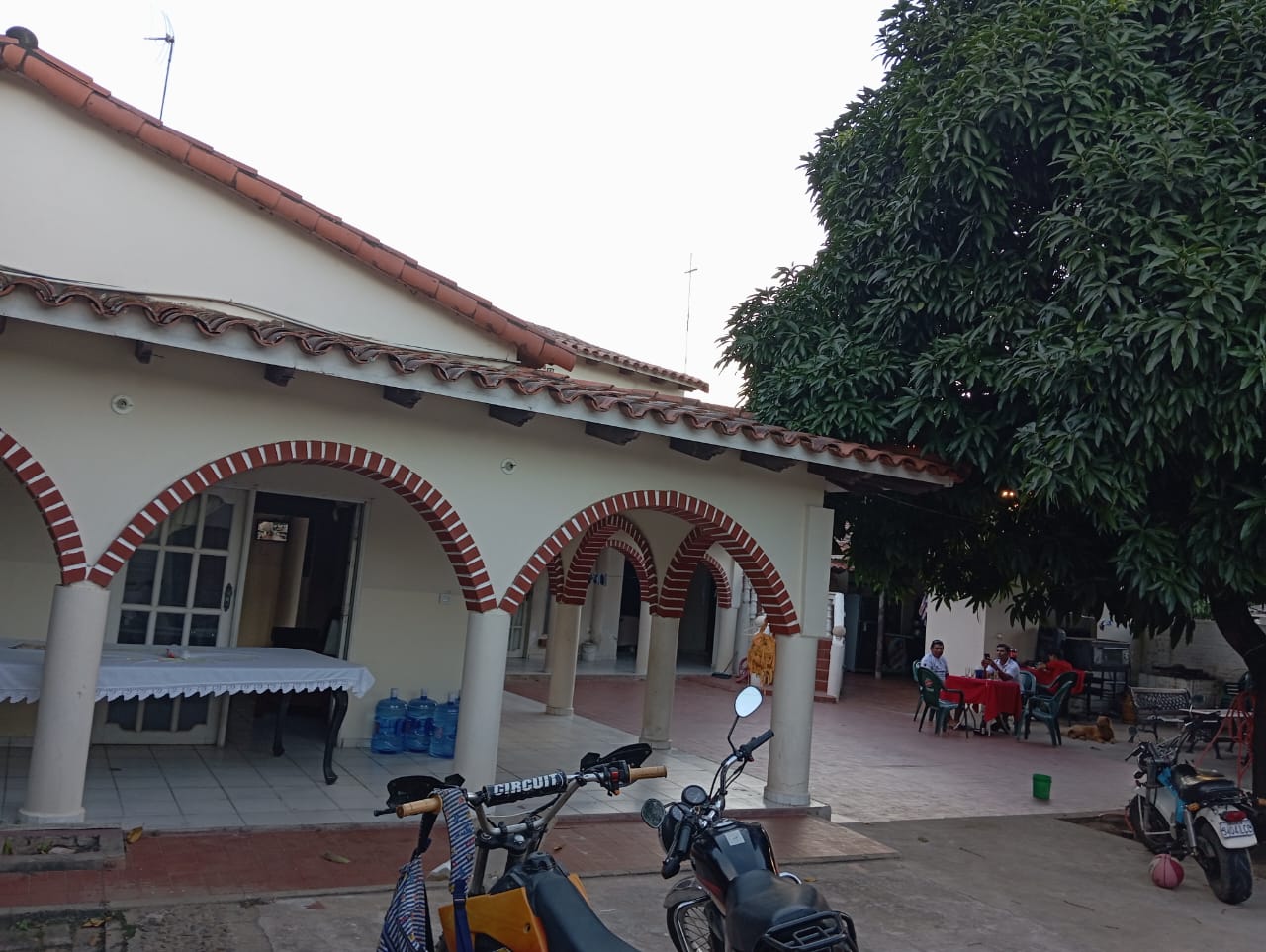 CASA EN VENTA EN EL CENTRO DE WARNES - INMUEBLE NUMERO 132