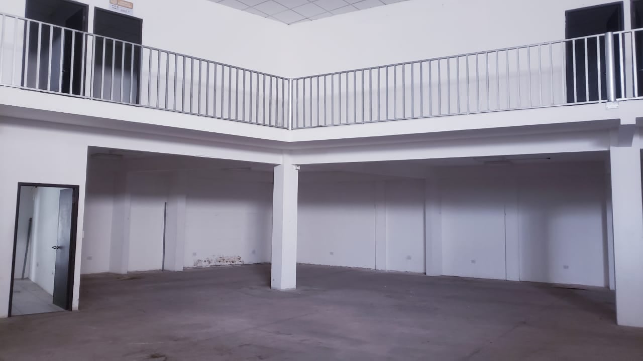 GALPON CON OFICINAS EN ALQUILER SOBRE 4TO ANILLO ZONA NORTE - INMUEBLE NUMERO 194