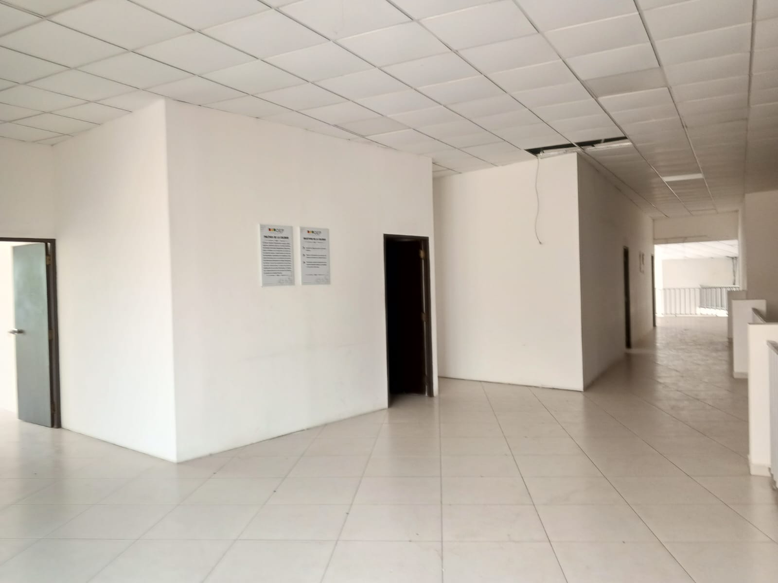GALPON CON OFICINAS EN ALQUILER SOBRE 4TO ANILLO ZONA NORTE - INMUEBLE NUMERO 194