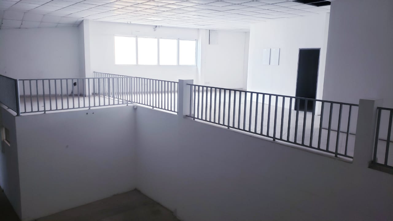 GALPON CON OFICINAS EN ALQUILER SOBRE 4TO ANILLO ZONA NORTE - INMUEBLE NUMERO 194