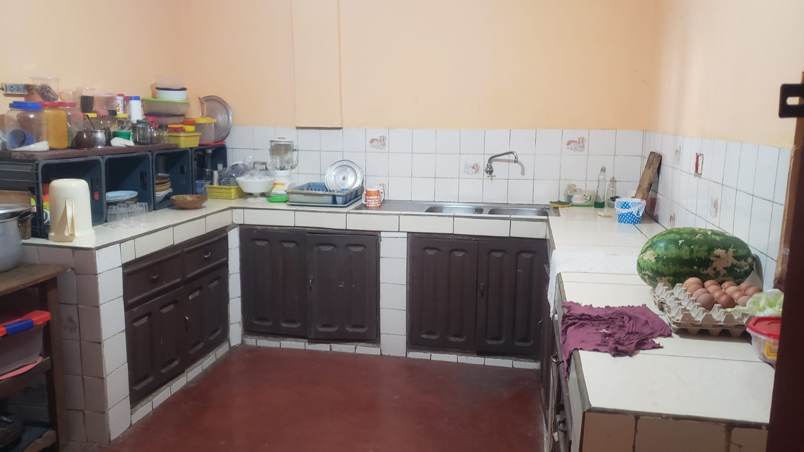 CASA SOBRE AVENIDA RADIAL 16 ½ CON TIENDAS Y CUARTOS PARA ALQUILER EN VENTA - INMUEBLE NUMERO 215