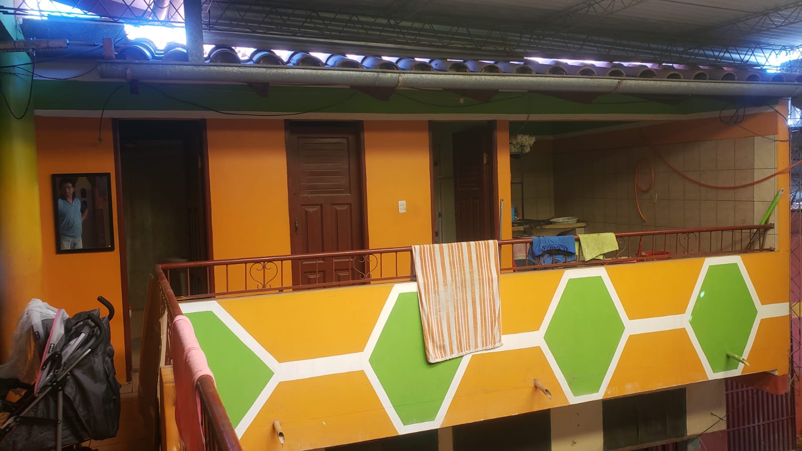 CASA SOBRE AVENIDA RADIAL 16 ½ CON TIENDAS Y CUARTOS PARA ALQUILER EN VENTA - INMUEBLE NUMERO 215