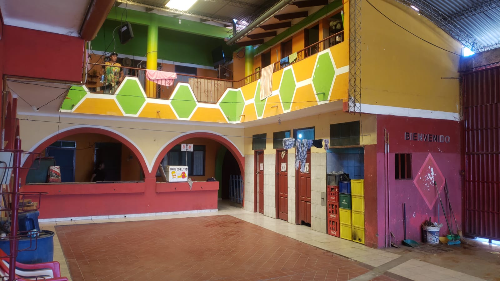 CASA SOBRE AVENIDA RADIAL 16 ½ CON TIENDAS Y CUARTOS PARA ALQUILER EN VENTA - INMUEBLE NUMERO 215