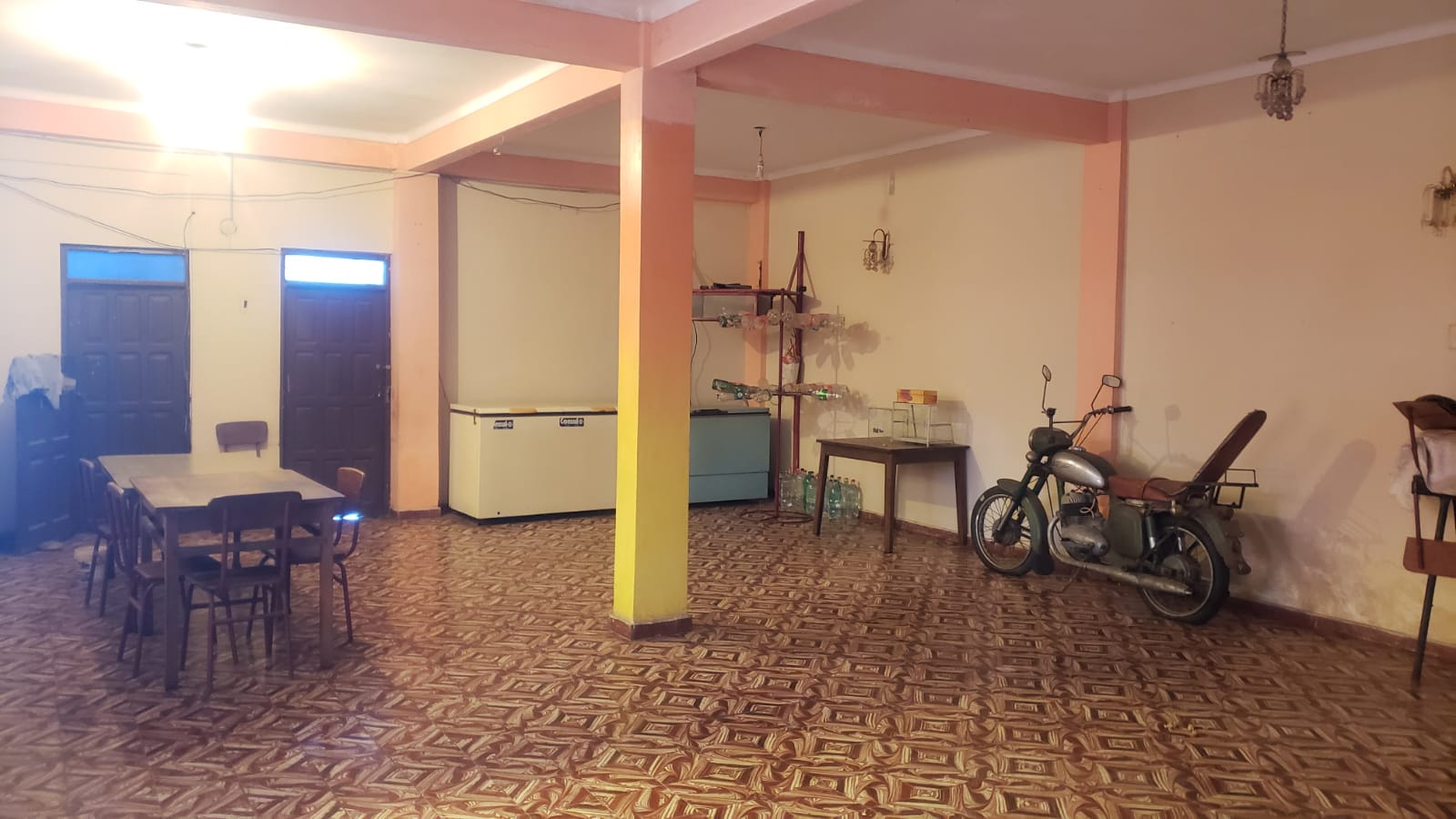 CASA SOBRE AVENIDA RADIAL 16 ½ CON TIENDAS Y CUARTOS PARA ALQUILER EN VENTA - INMUEBLE NUMERO 215